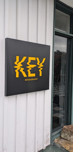 Keyser-banner-entrada restaurante con terraza y musica discoteca Larrabasterra Keyser